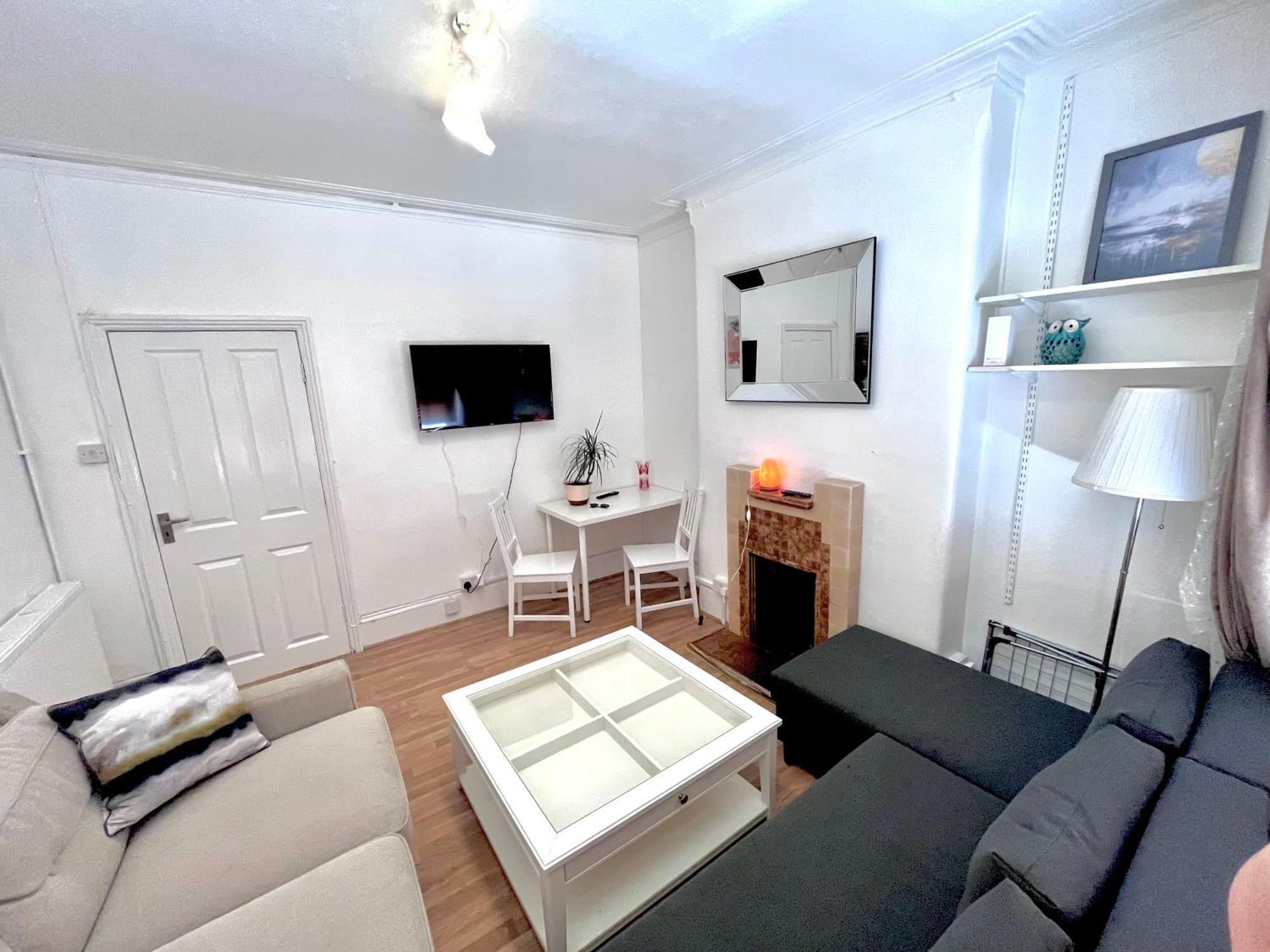 Apartment One Bedroom Flat Nine Elms Sw8 *