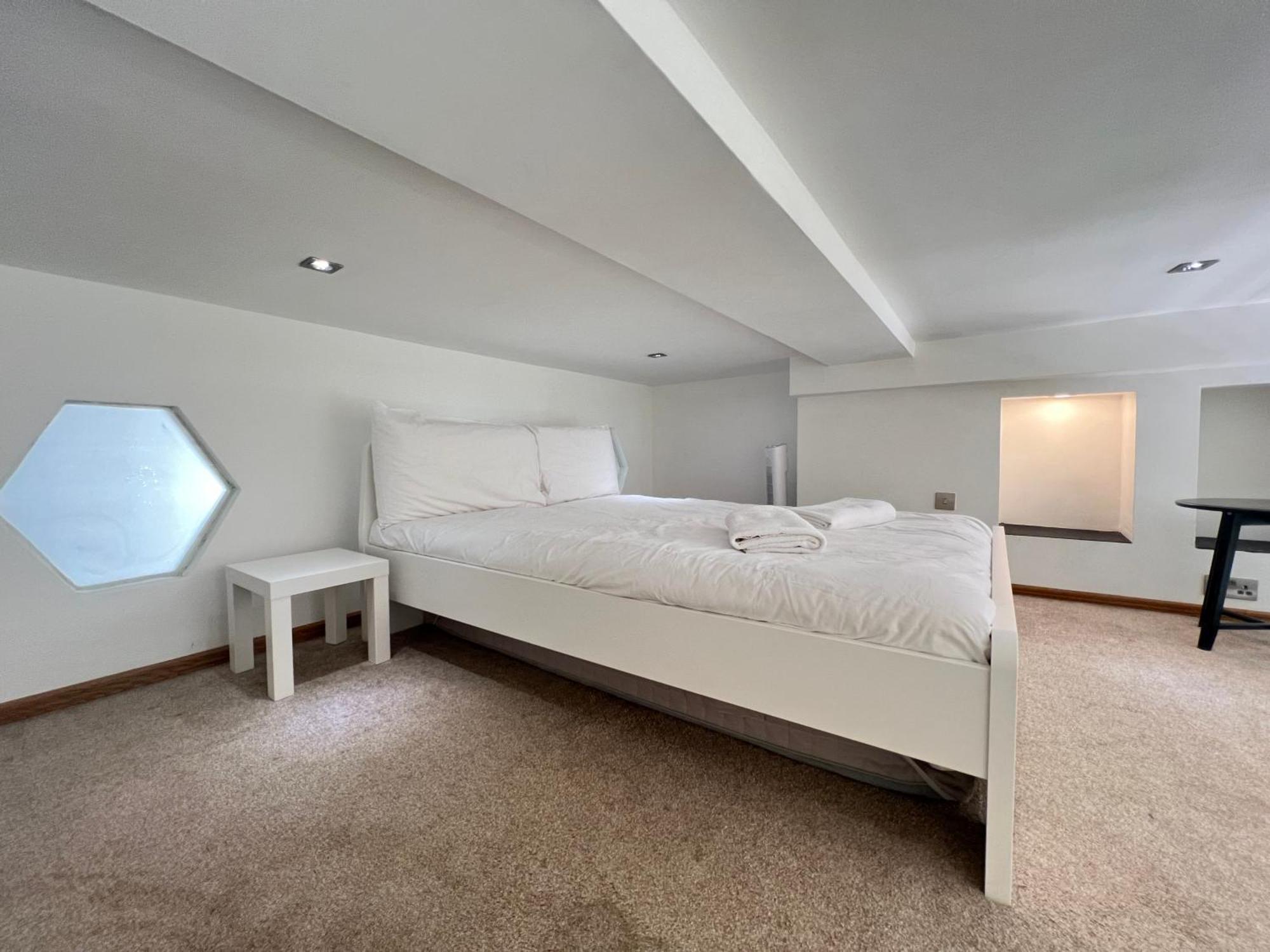 3.5 High Ceilings - Centrally Located London