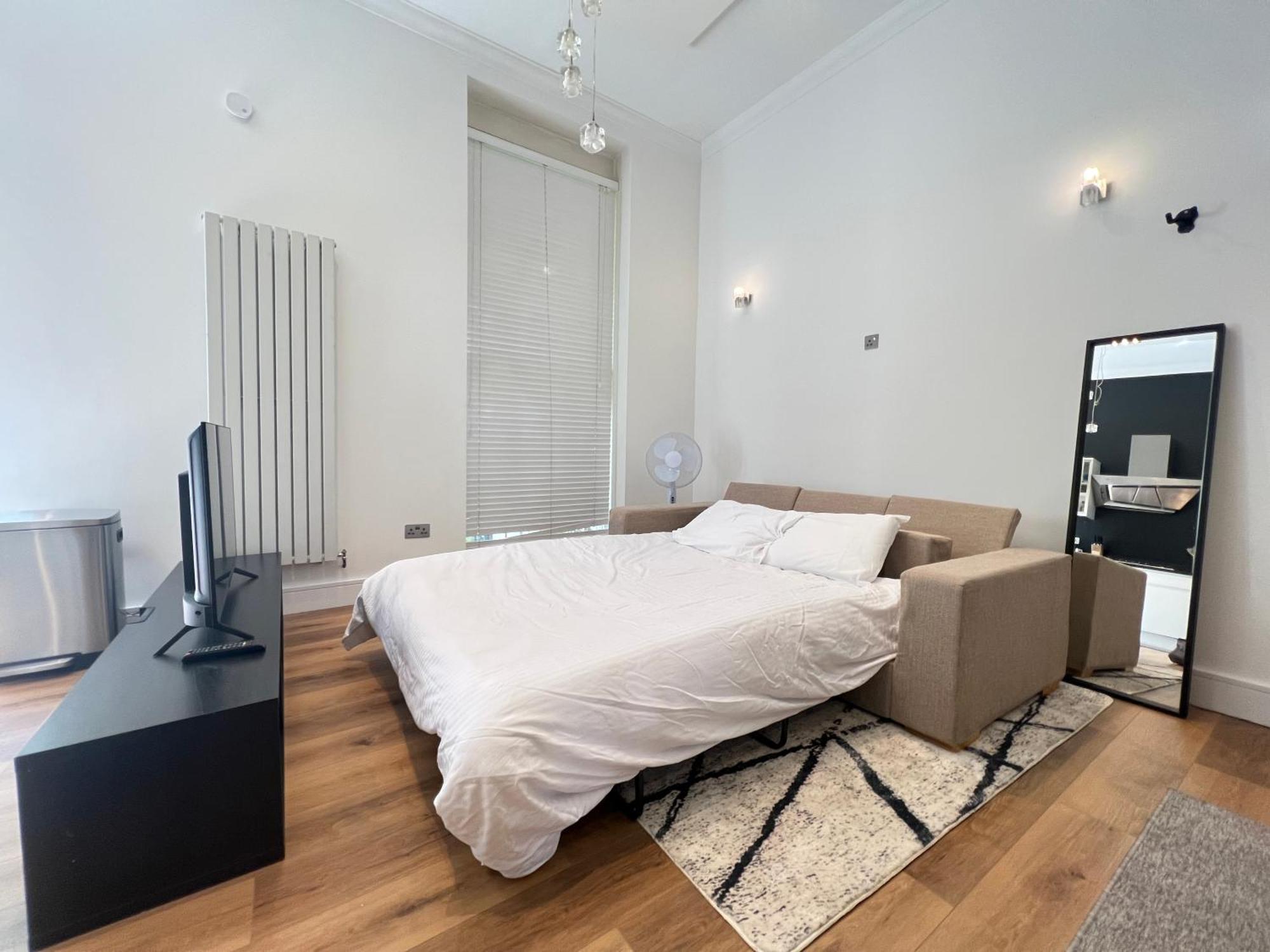3.5 High Ceilings - Centrally Located London