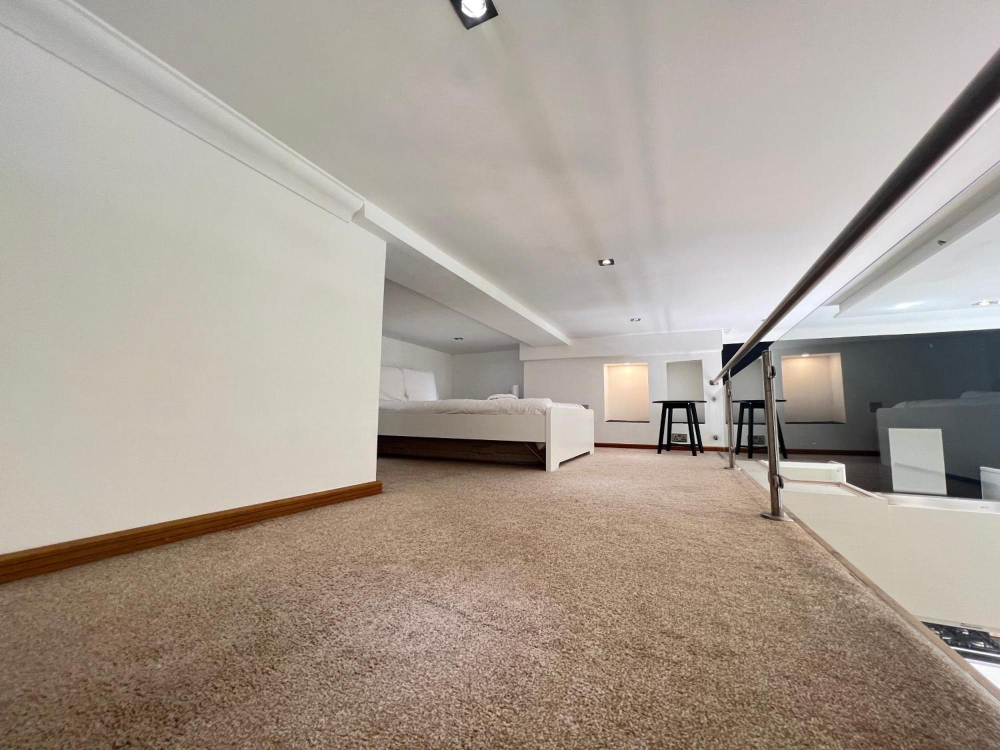 3.5 High Ceilings - Centrally Located *