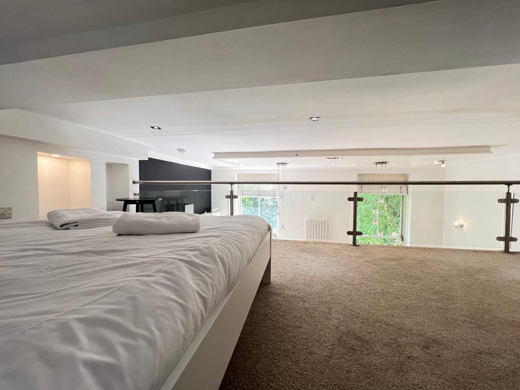 3.5 High Ceilings - Centrally Located London