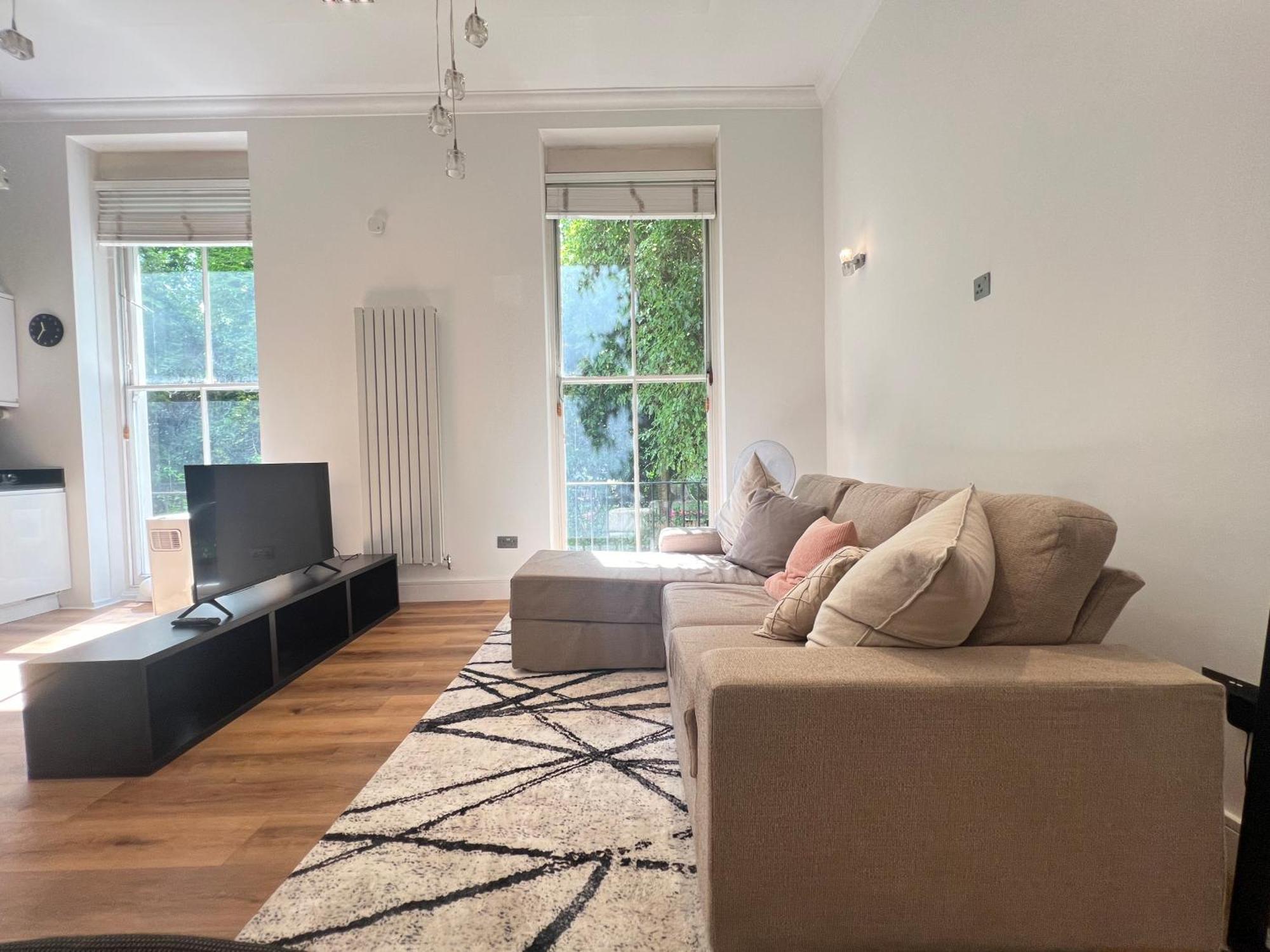 3.5 High Ceilings - Centrally Located
