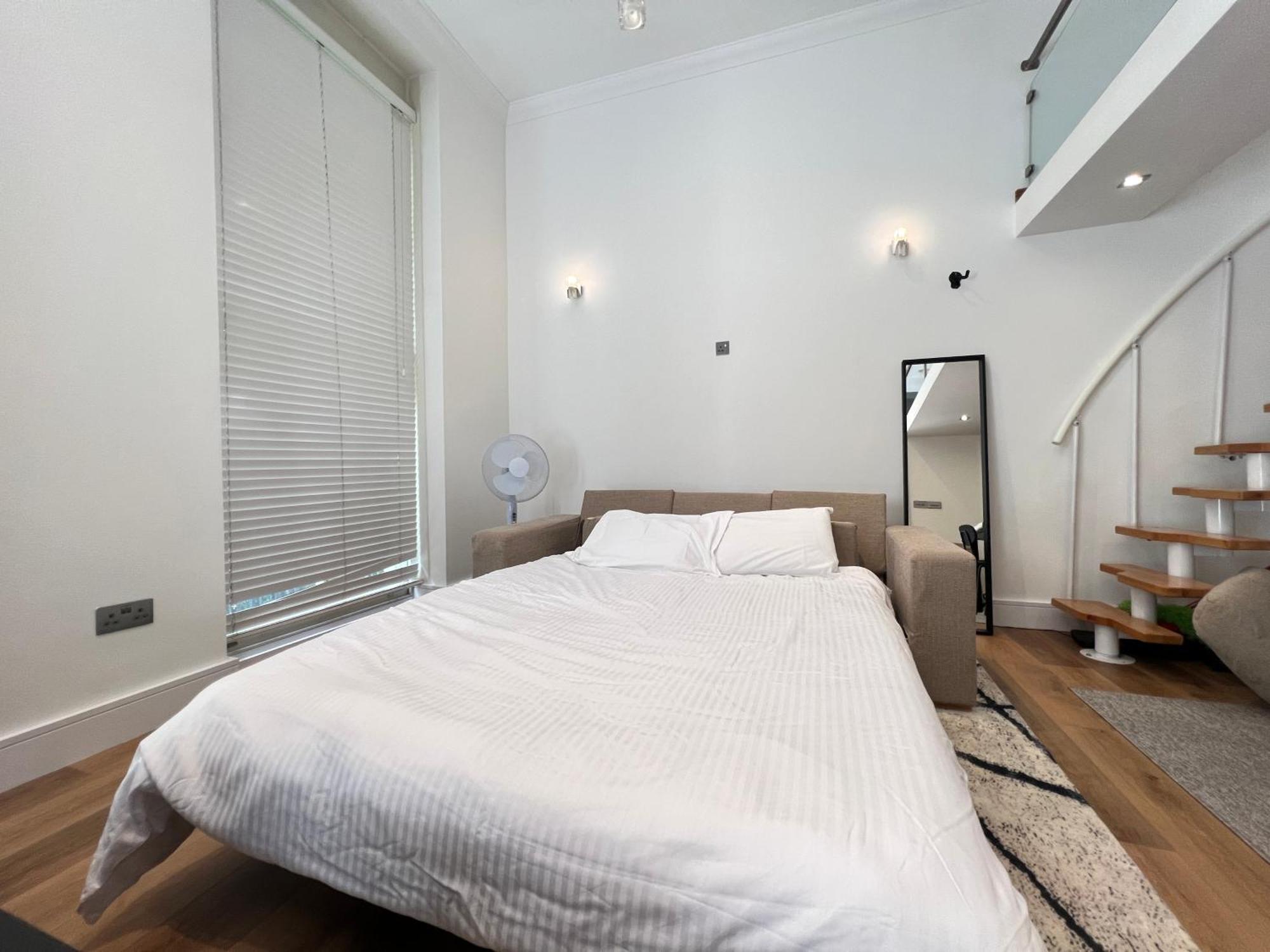 3.5 High Ceilings - Centrally Located *