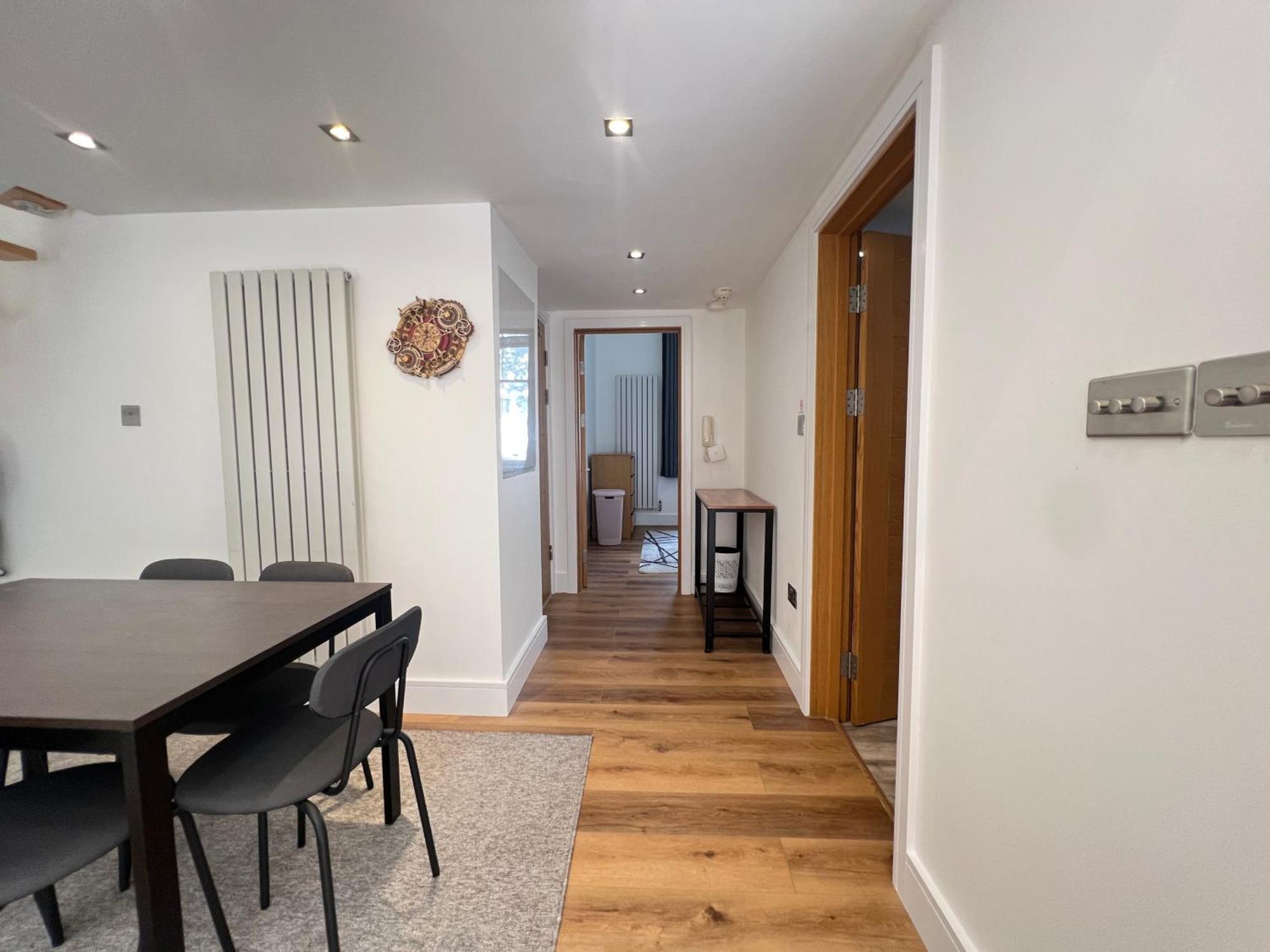 3.5 High Ceilings - Centrally Located