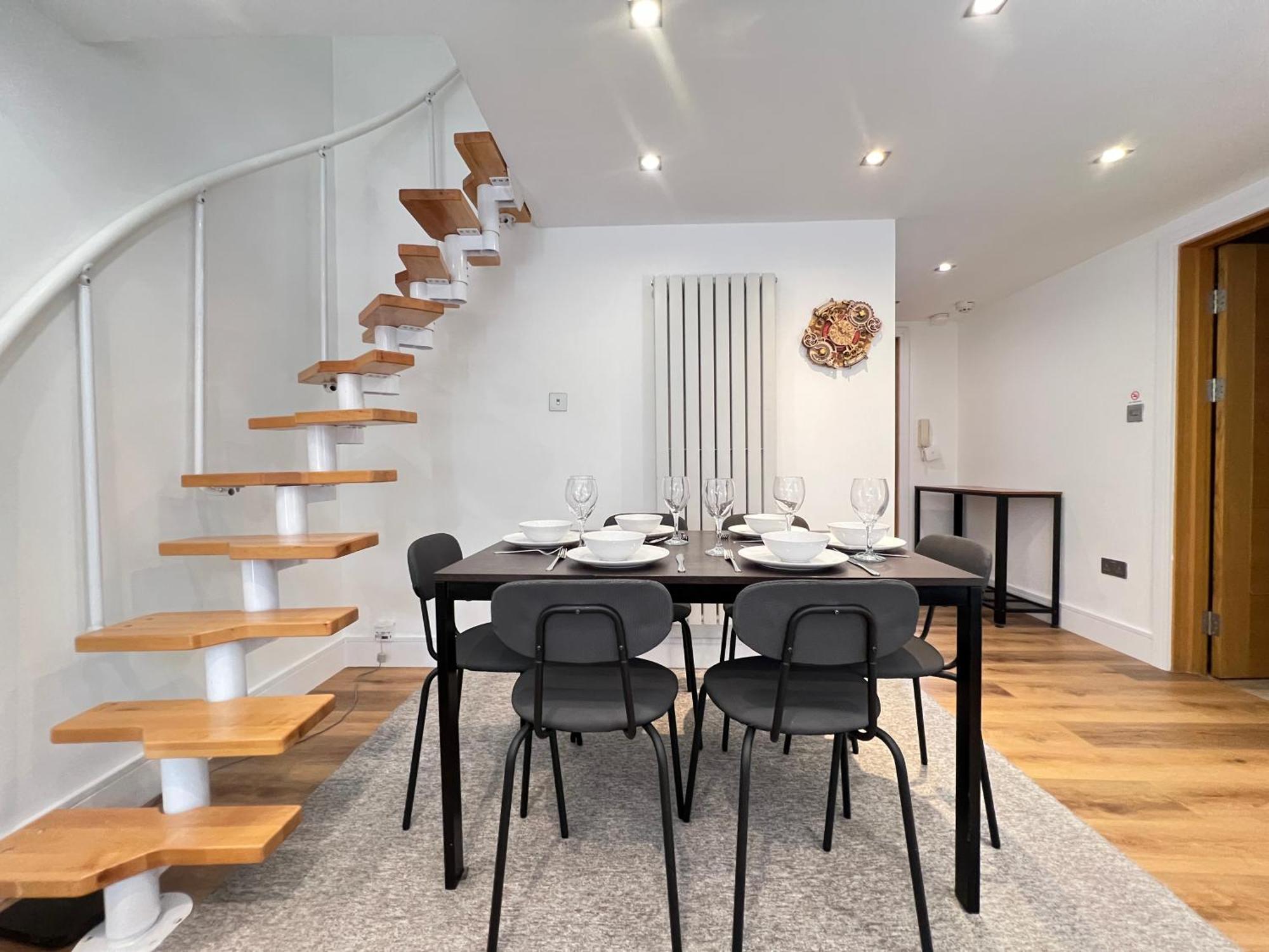 3.5 High Ceilings - Centrally Located