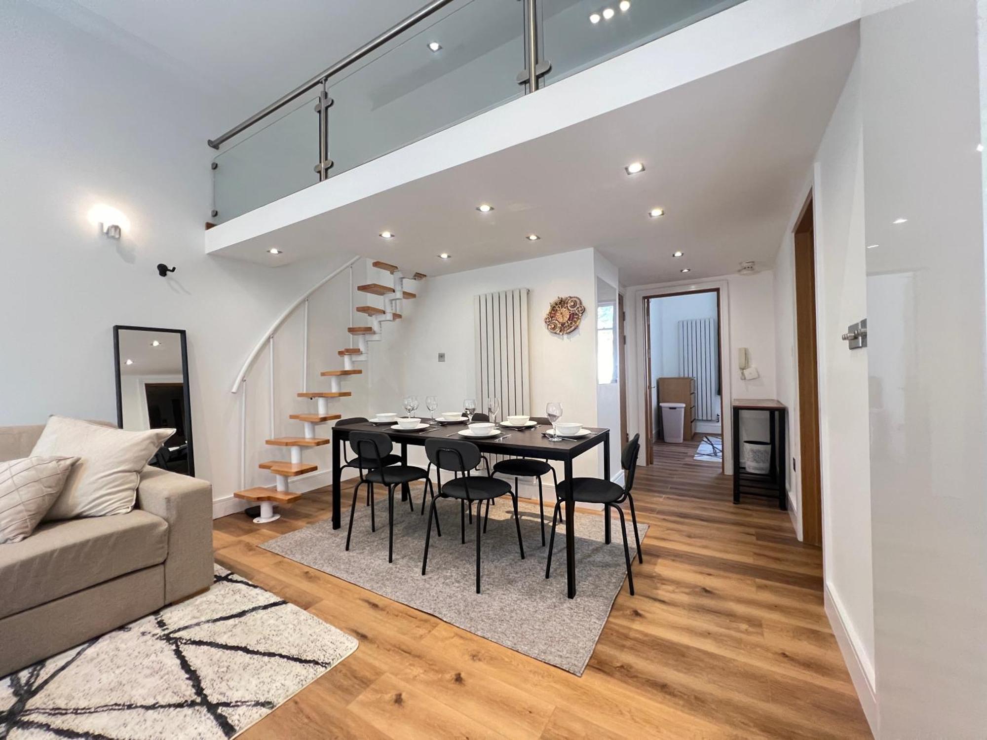 Apartment 3.5 High Ceilings - Centrally Located *