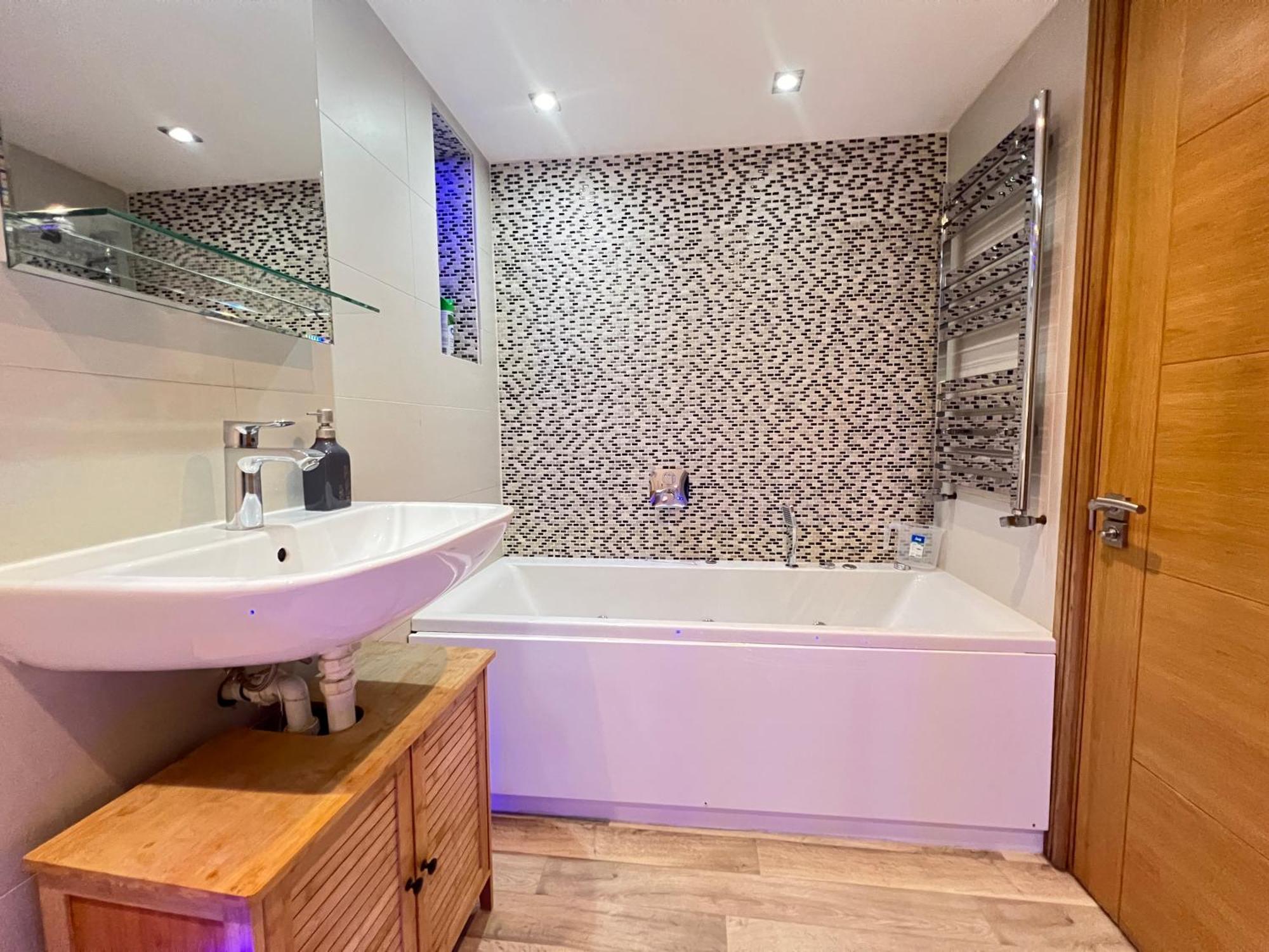 3.5 High Ceilings - Centrally Located * London
