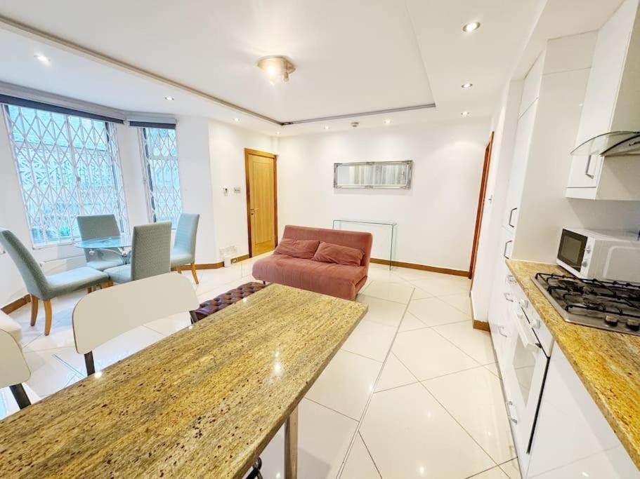 2 Bed In Londres