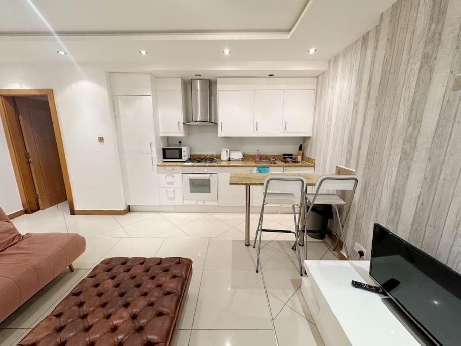 2 Bed In Appartement Londres