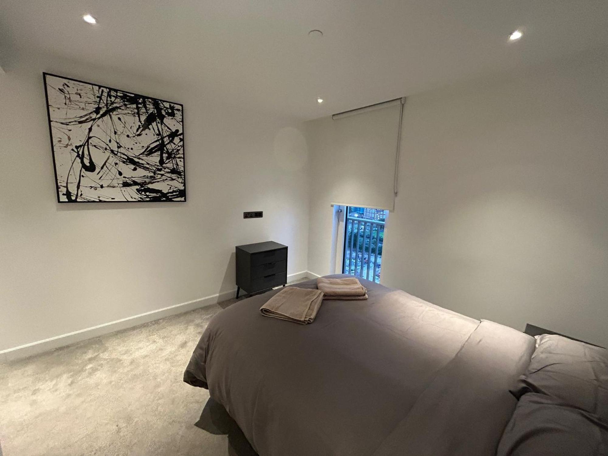 Luxury 2 Beds In White * London