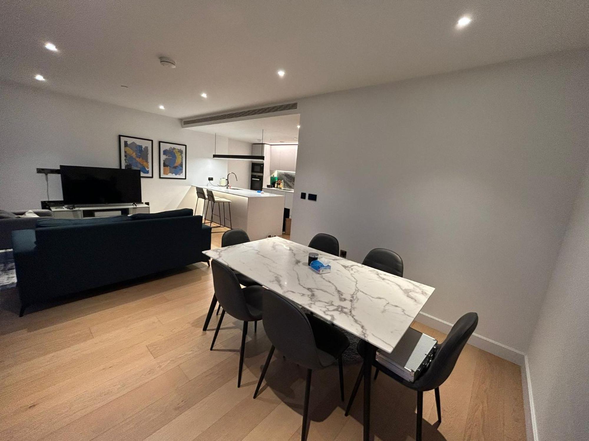 Luxury 2 Beds In White Apartment *