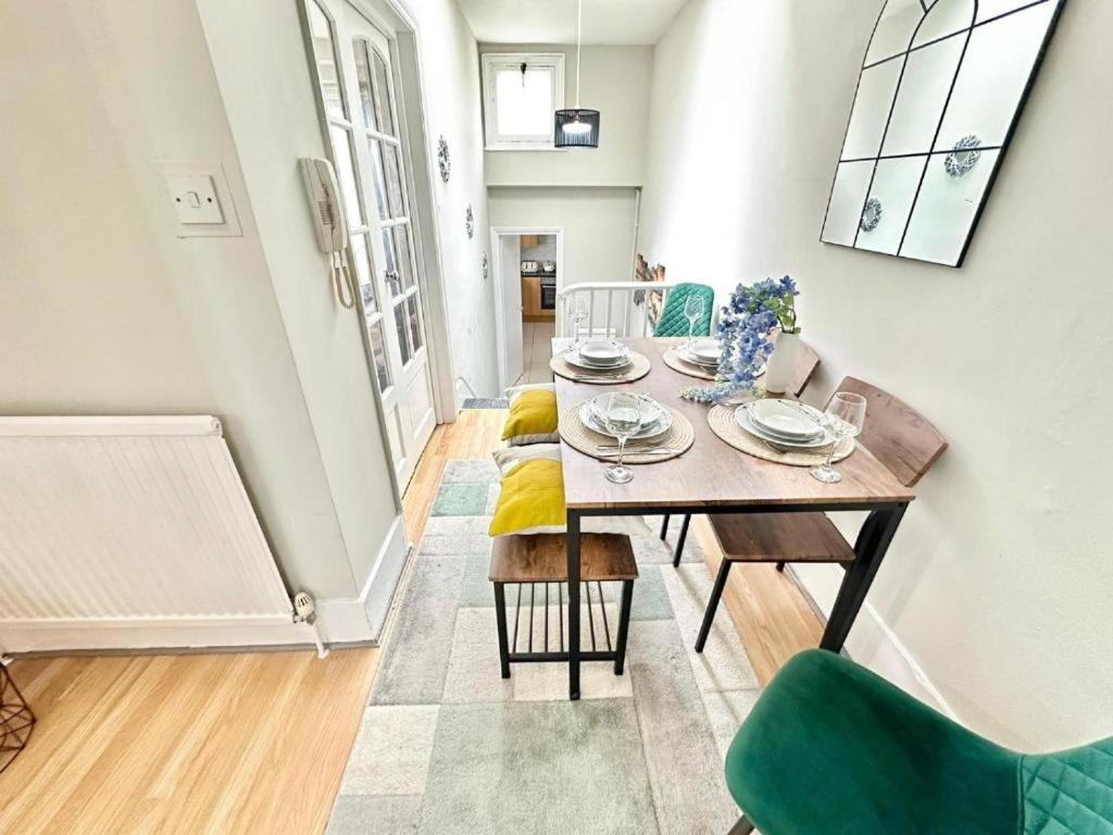 Appartement Beautiful Two Bedroom Queensway