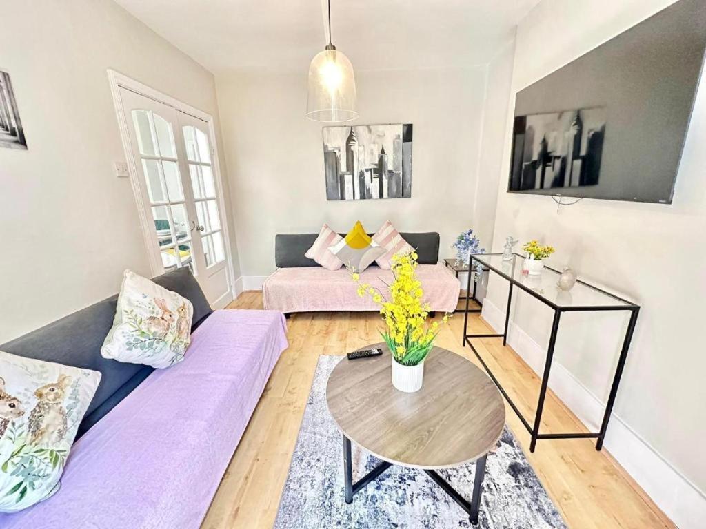 Appartement Beautiful Two Bedroom Queensway Londres