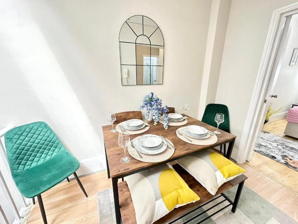 Appartement Beautiful Two Bedroom Queensway Londres