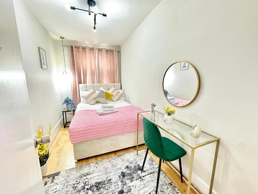 Beautiful Two Bedroom Queensway * Londres