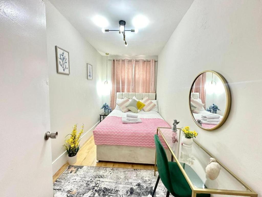 Beautiful Two Bedroom Queensway