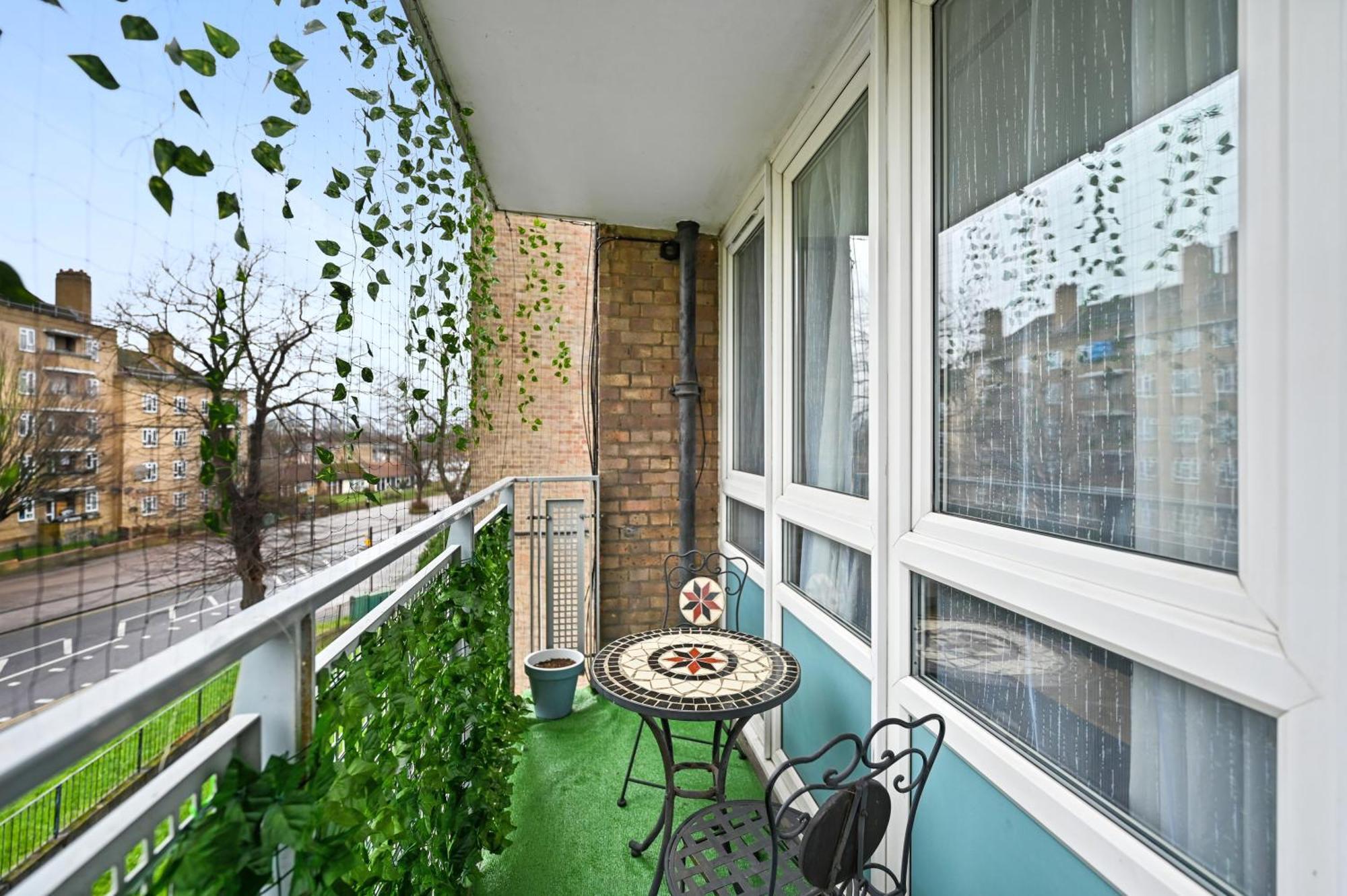 Appartement Chic 2-bed Flat With Workspace, Balcony, Parking *