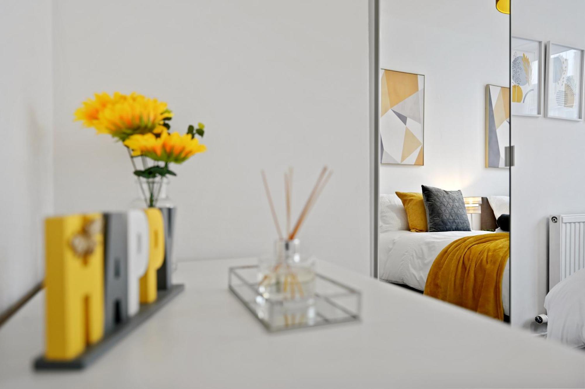 Chic 2-bed Flat With Workspace, Balcony, Parking Appartement Londres
