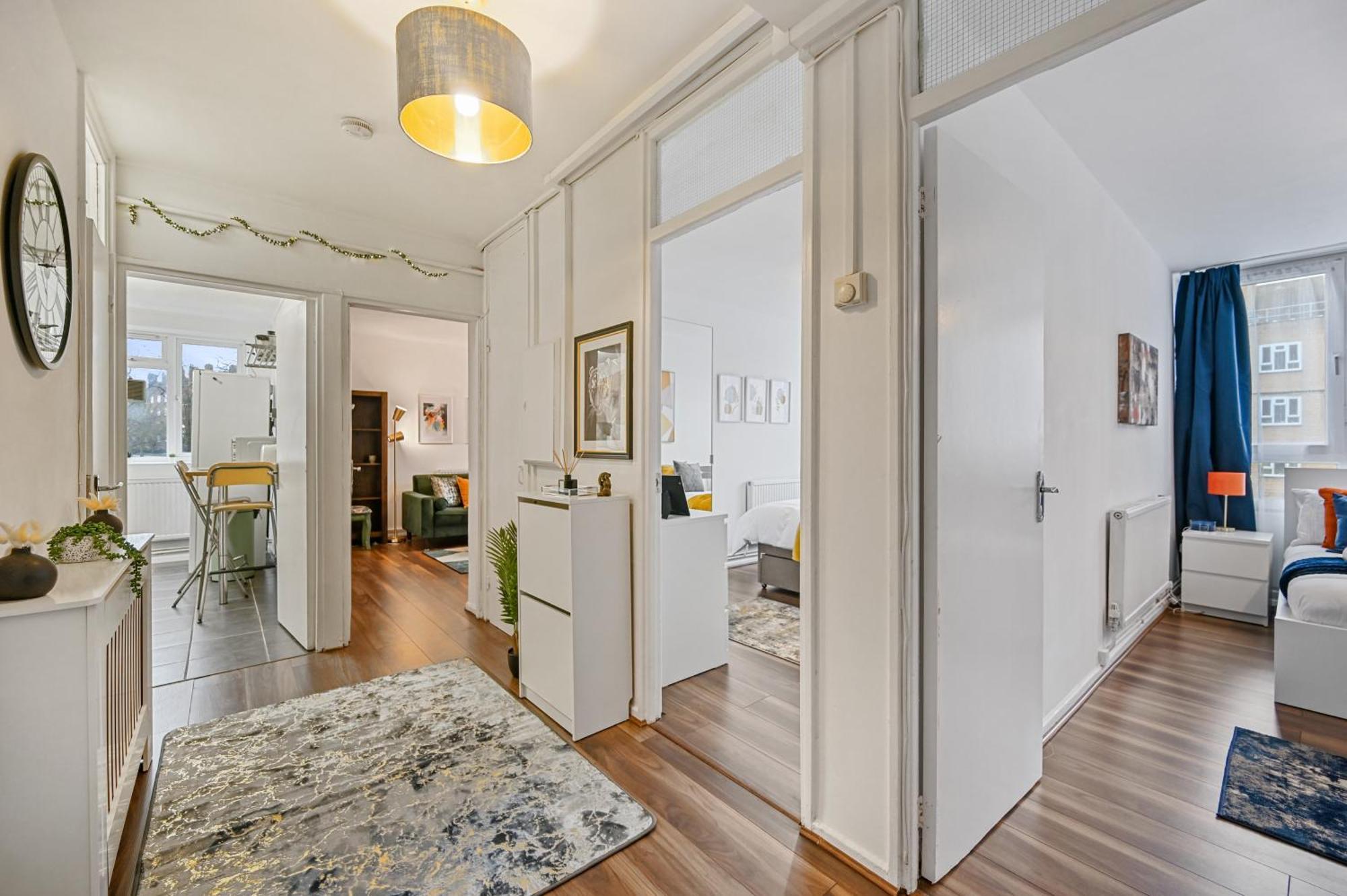 Appartement Chic 2-bed Flat With Workspace, Balcony, Parking