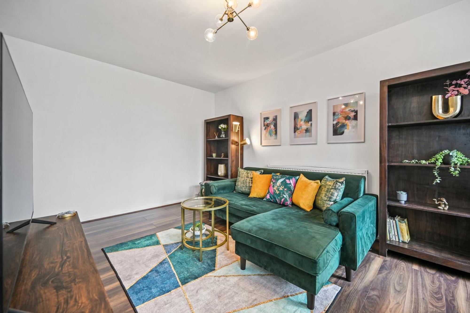 Chic 2-bed Flat With Workspace, Balcony, Parking Appartement *