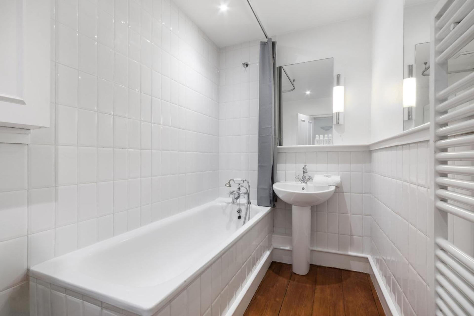 The Upper House - Fitzrovia - By Frankie Says Apartamento