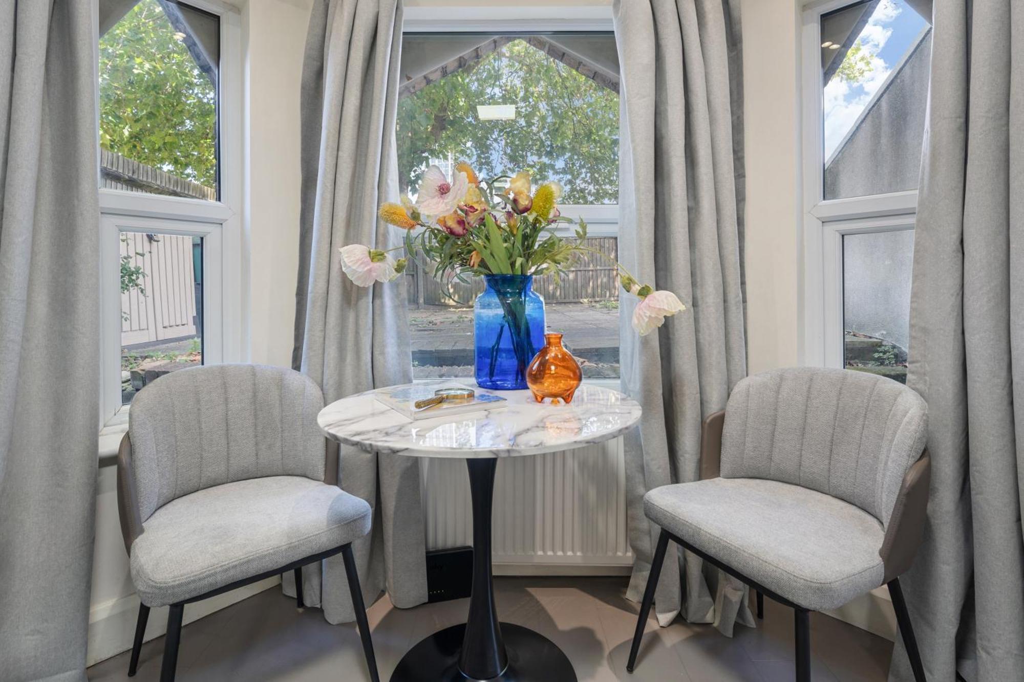 Apartment Leamington Park With Parking *