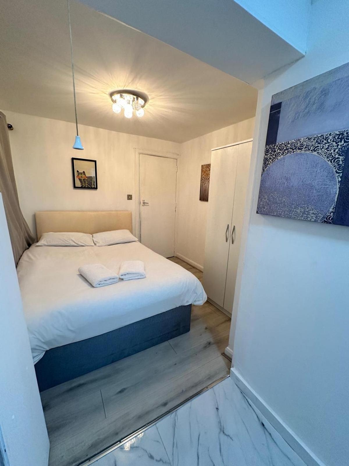 Apartment Millais Road *