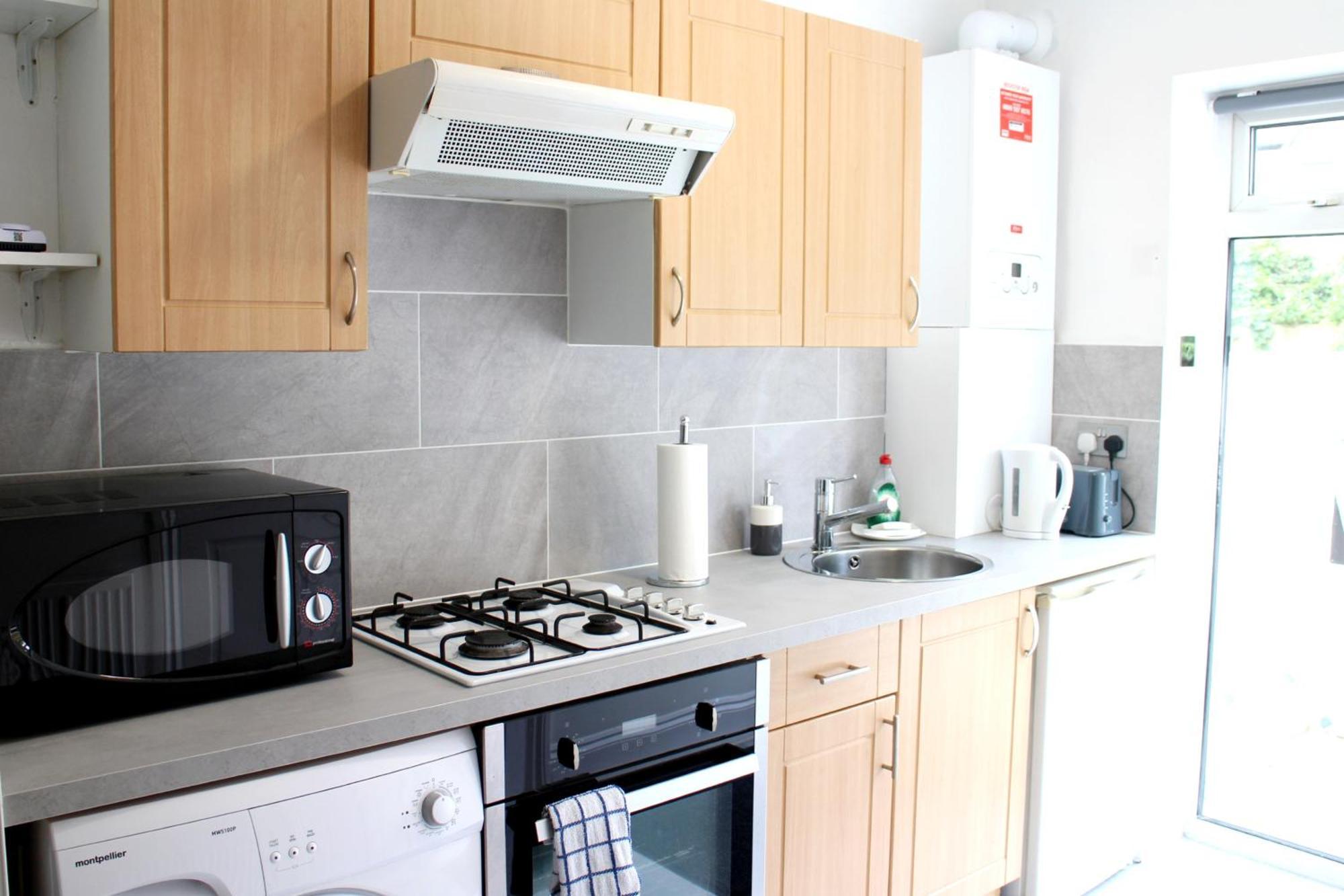 Large Garden Flat On Golders Road