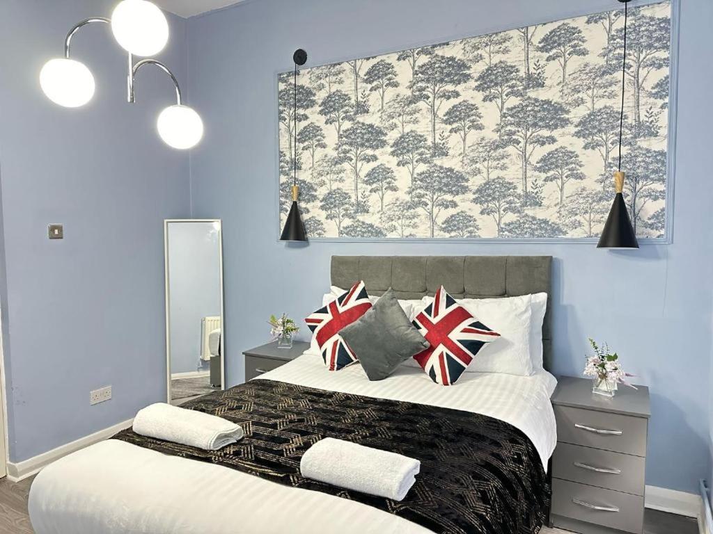 Lovely Three Bedroom Central *