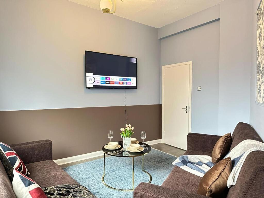 Lovely Three Bedroom Central