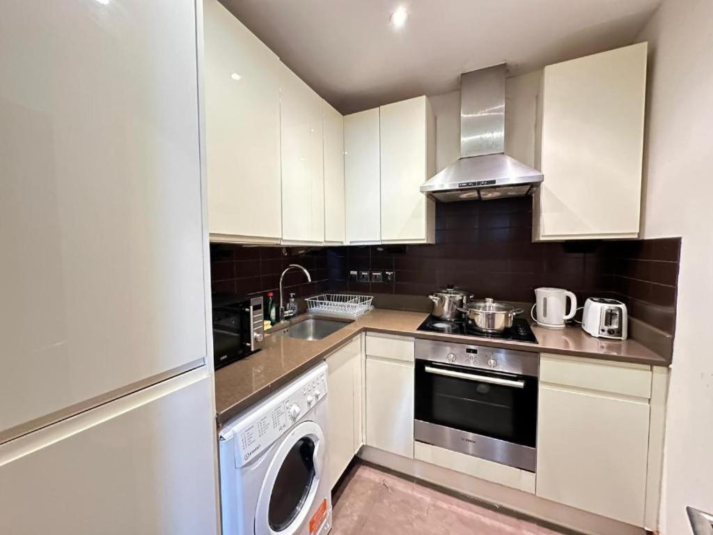 Two Bedroom Near Oxford Street * Londres