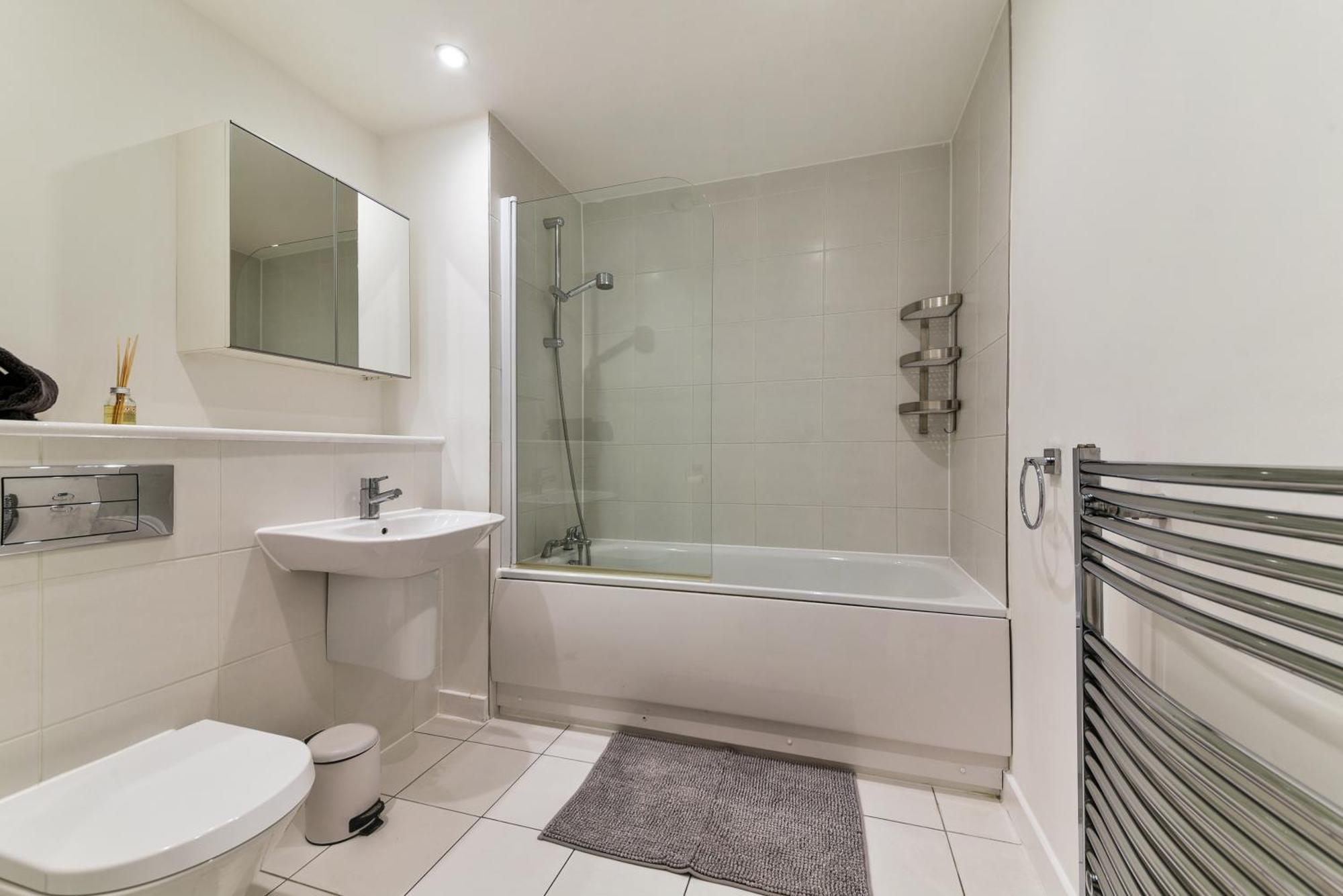 Stunning 2 Bed 2 Bath In Canary Wharf Appartement Londen