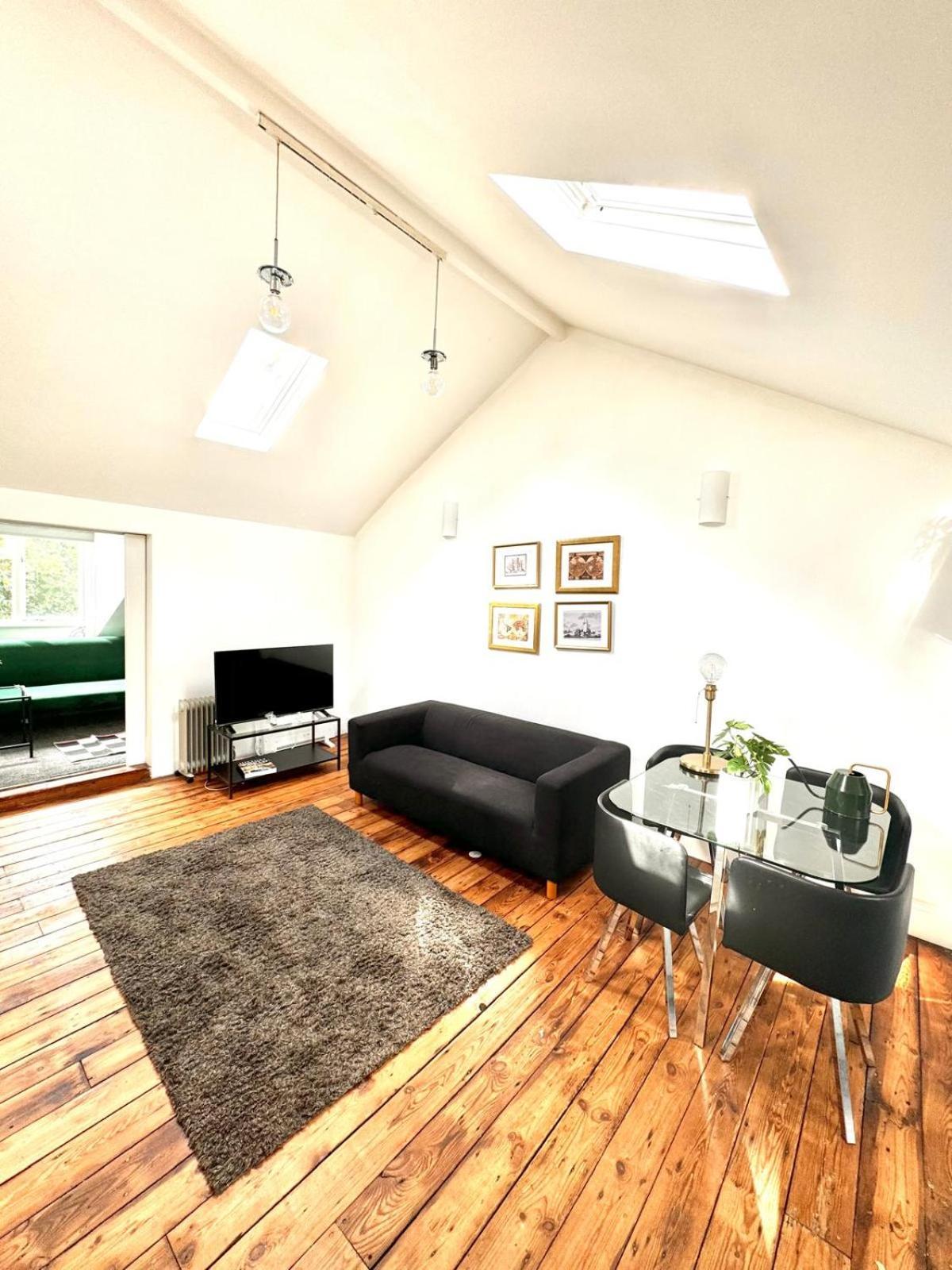 Apartment Stylish Floor Flat In The Heart Of Camden!
