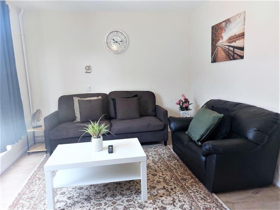 Zone 2, Spacious 3 Bedroom House Hébergement de vacances