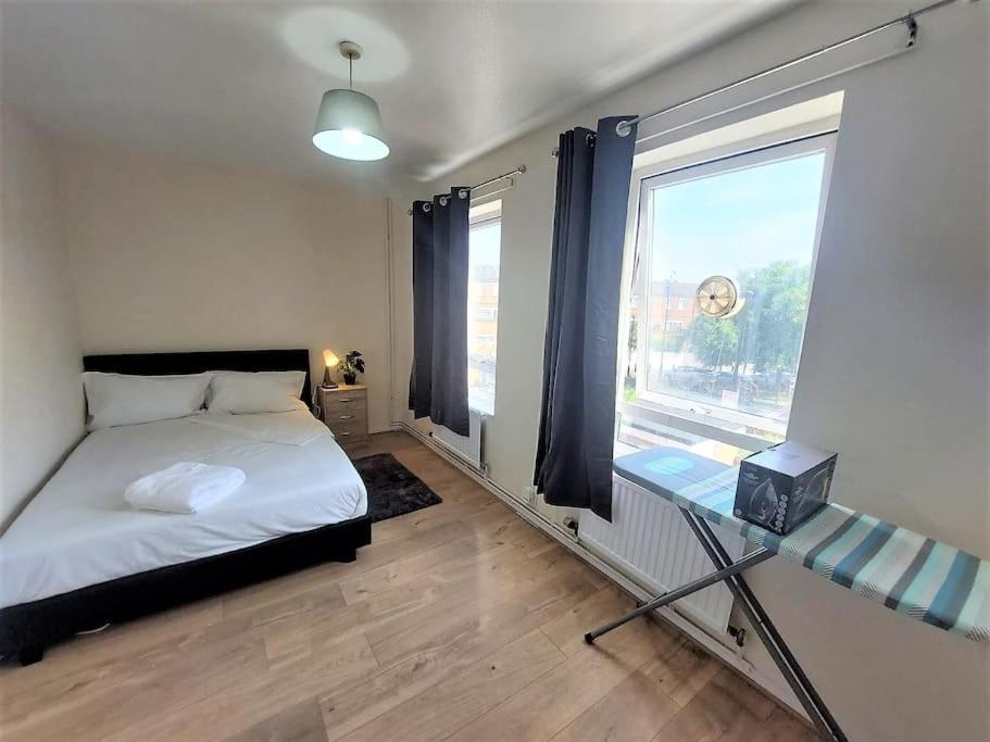 Zone 2, Spacious 3 Bedroom House Londres
