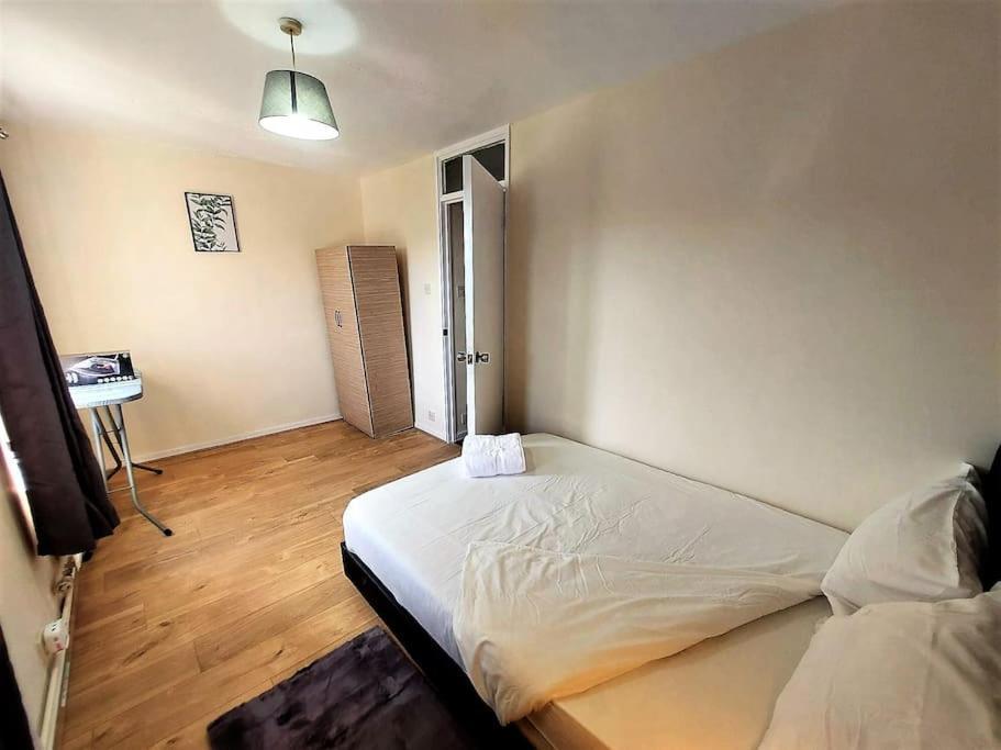 Zone 2, Spacious 3 Bedroom House Hébergement de vacances