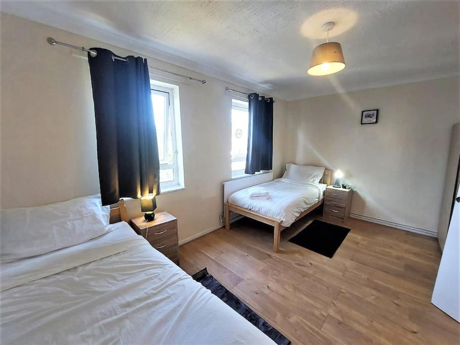 Zone 2, Spacious 3 Bedroom House Londres
