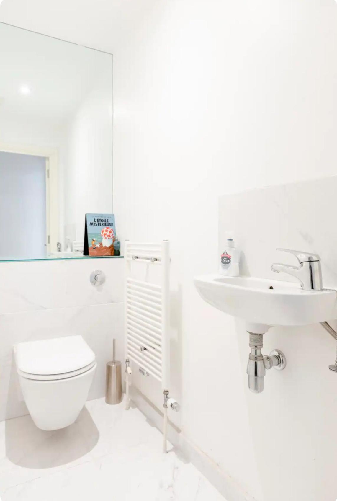 Lockable Ensuite In Modern Space With Shared Kitchen Fast Wifi Hospedagem domiciliar Londres