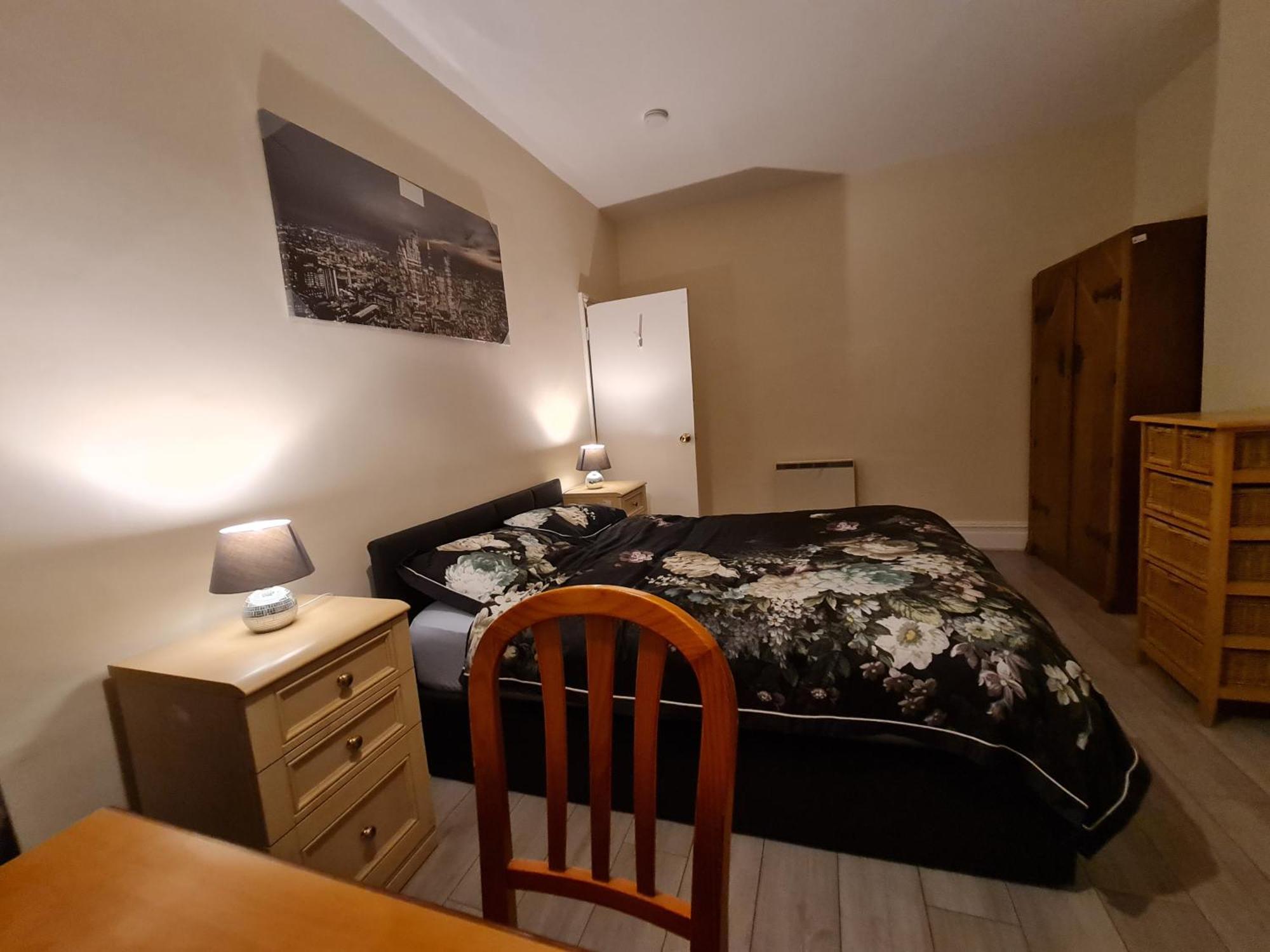 House-sleeps4-parking-garden Londres