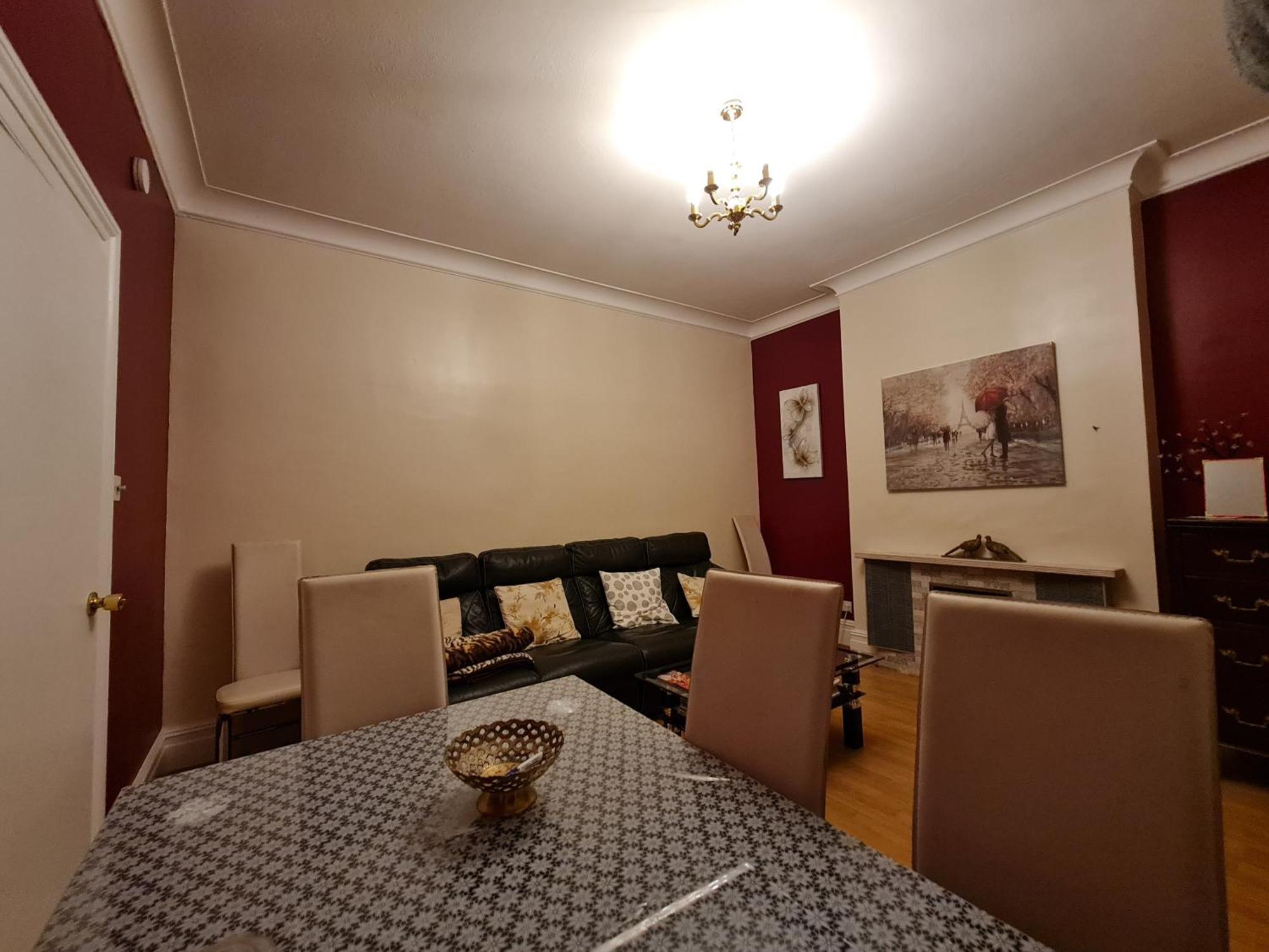 House-sleeps4-parking-garden Hébergement de vacances