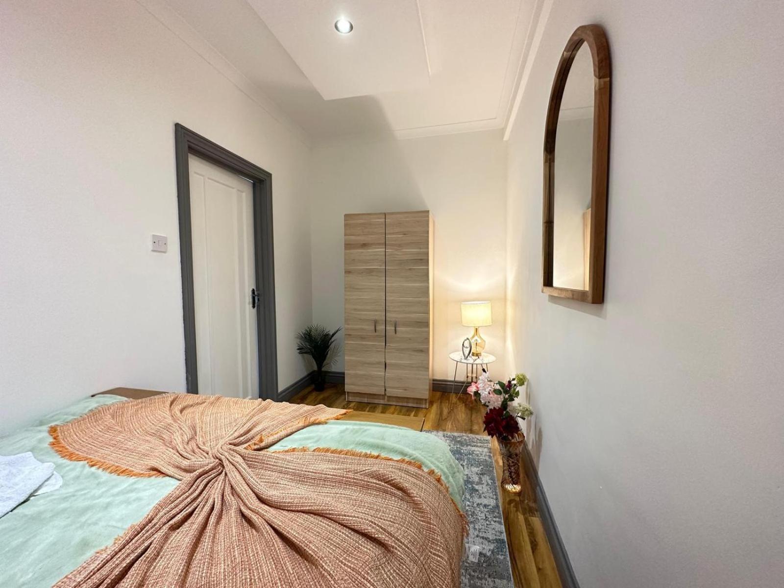 Appartement Stylish 1 Bedroom & Livingroom In Central *