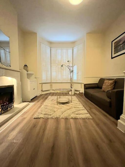 Oasis Stunning 1 Bed In Battersea Londres