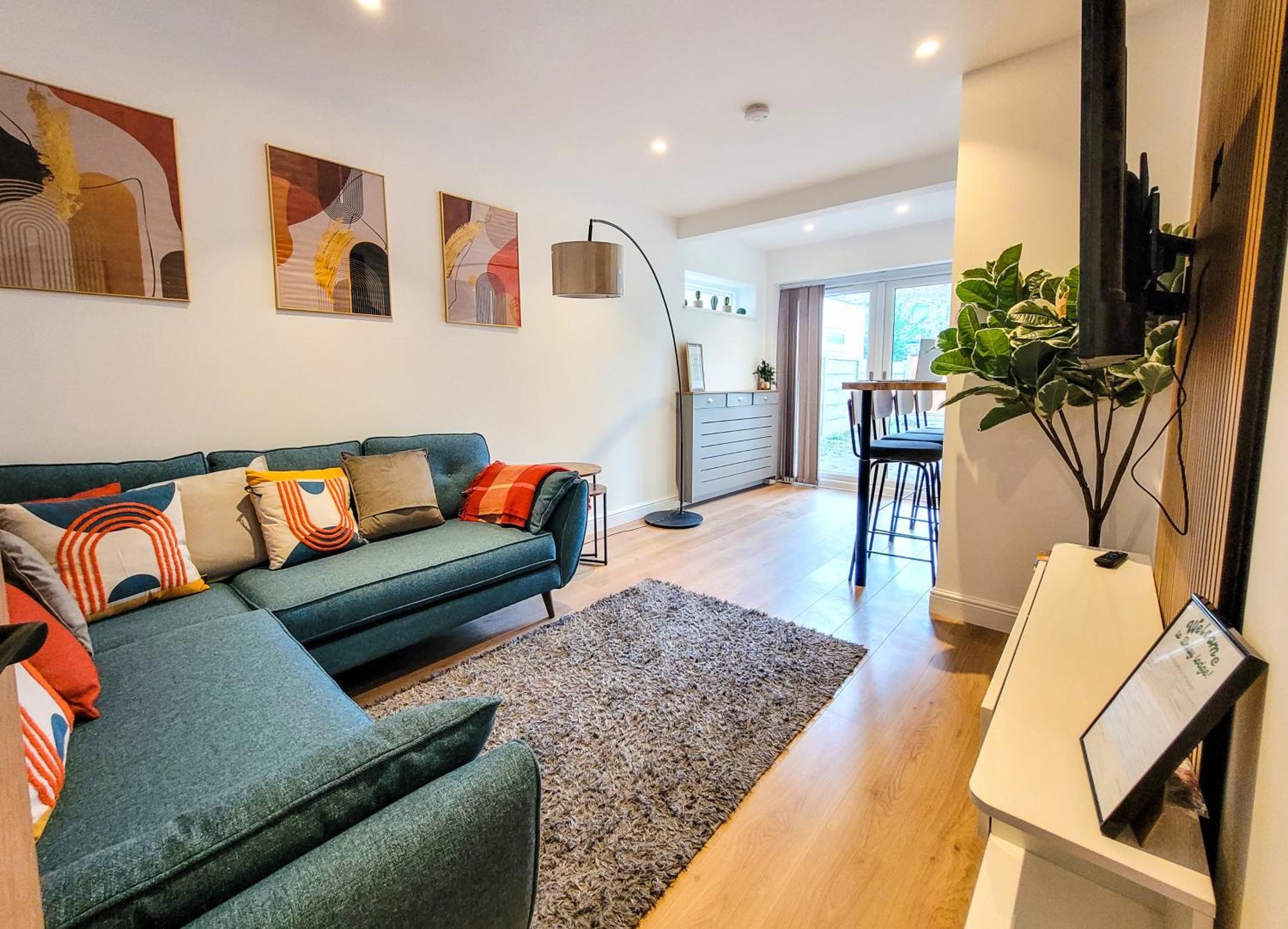 4 Bed 2 Bath Spacious House With 2 Driveway Parking In Ilford Hébergement de vacances Londres