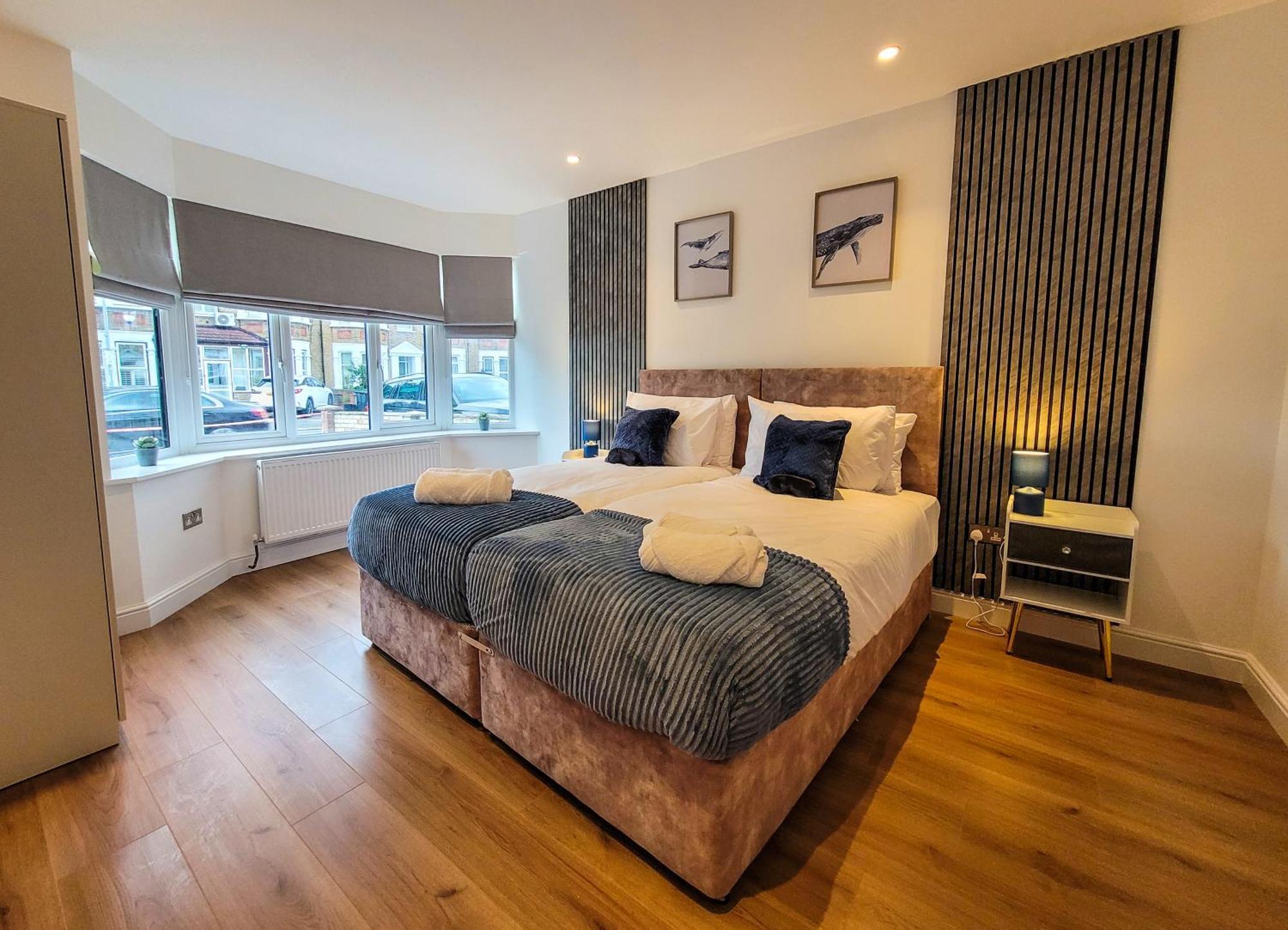 4 Bed 2 Bath Spacious House With 2 Driveway Parking In Ilford Hébergement de vacances Londres