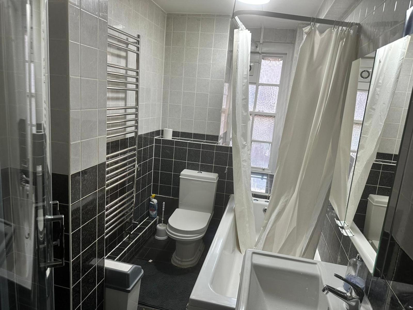 Spacious 2 Bed Flat Appartement Londres