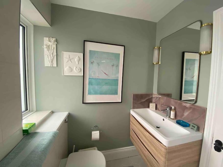 Hébergement de vacances Entire Fully Renovated House In Chiswick W4 *