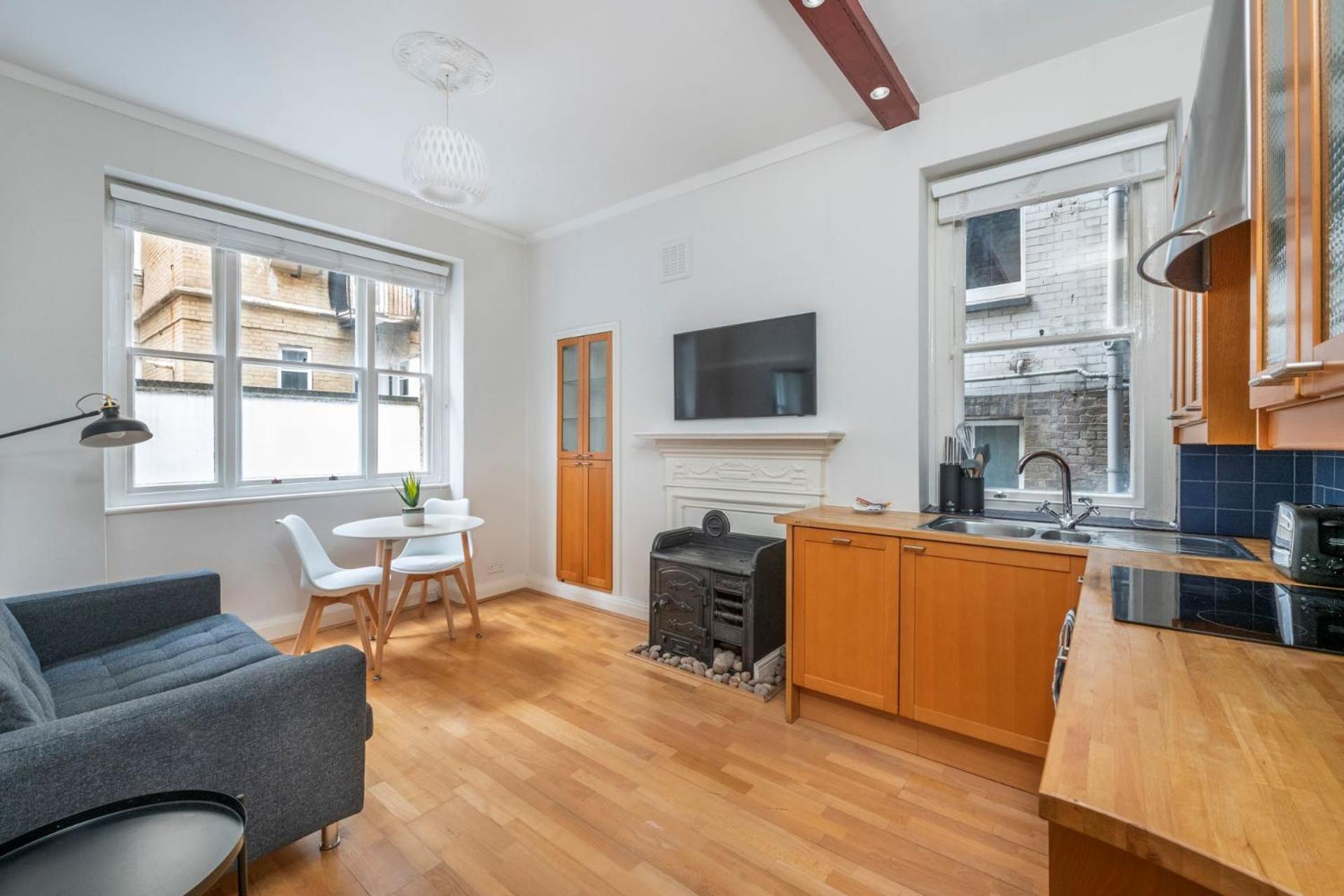 The Modern Manor - Fitzrovia - By Frankie Says