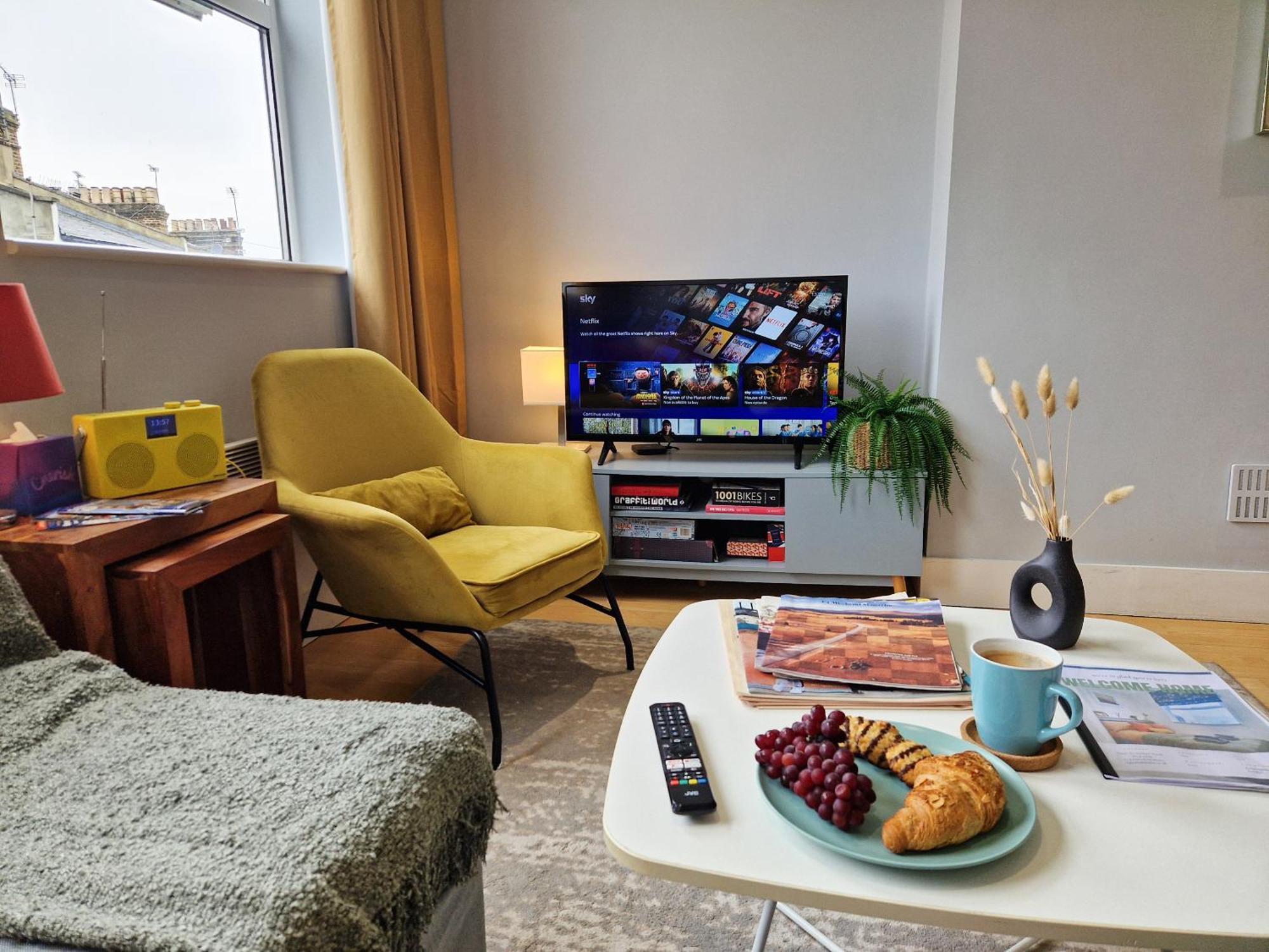 1-bed Apartment, Close To Kensington Olympia With Free Wi-fi & Netflix Londen