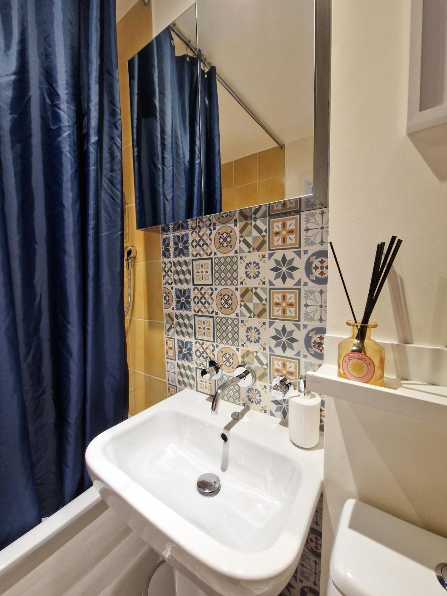 Appartement 1-bed Apartment, Close To Kensington Olympia With Free Wi-fi & Netflix *