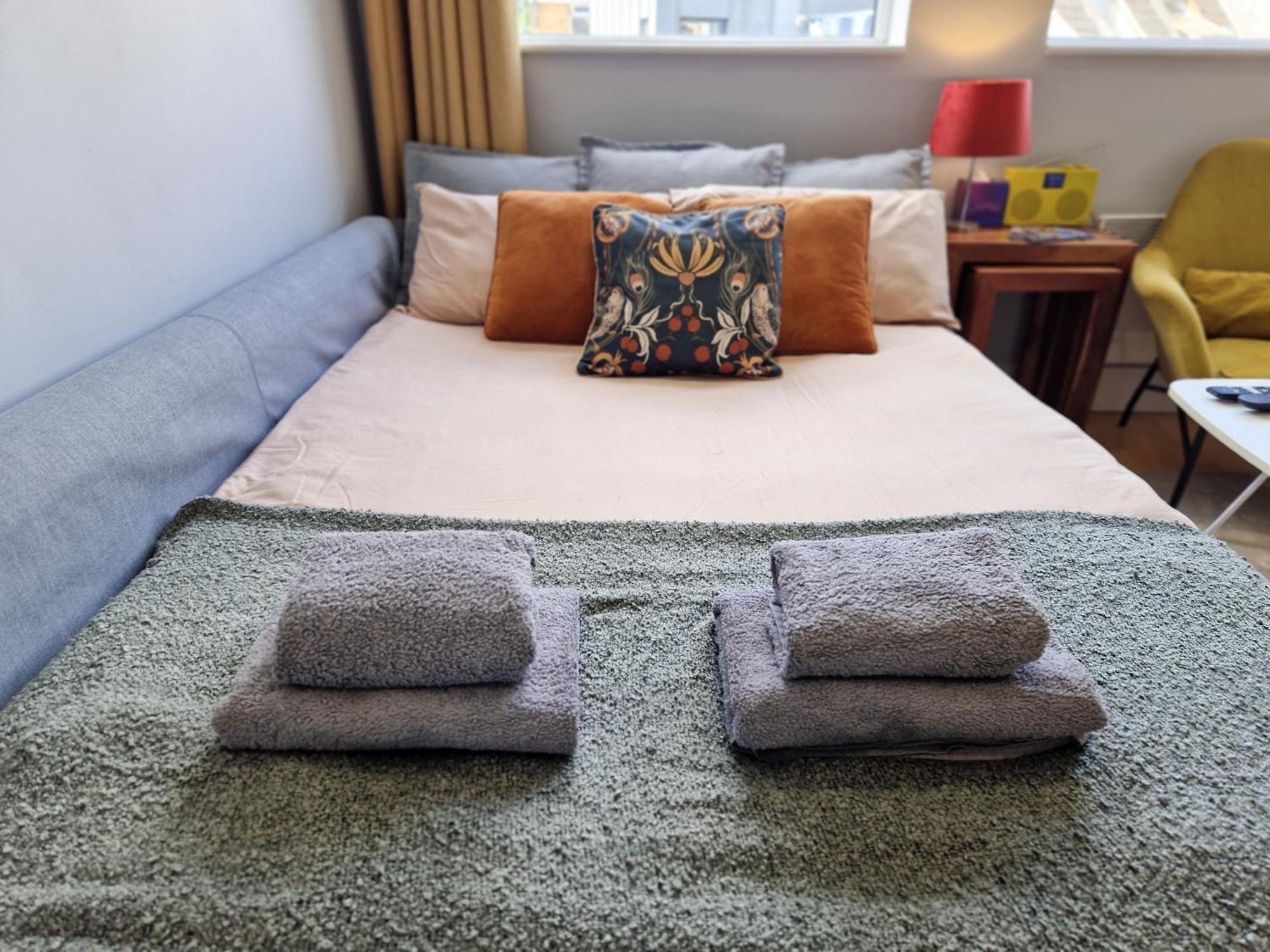 1-bed Apartment, Close To Kensington Olympia With Free Wi-fi & Netflix Appartement Londen
